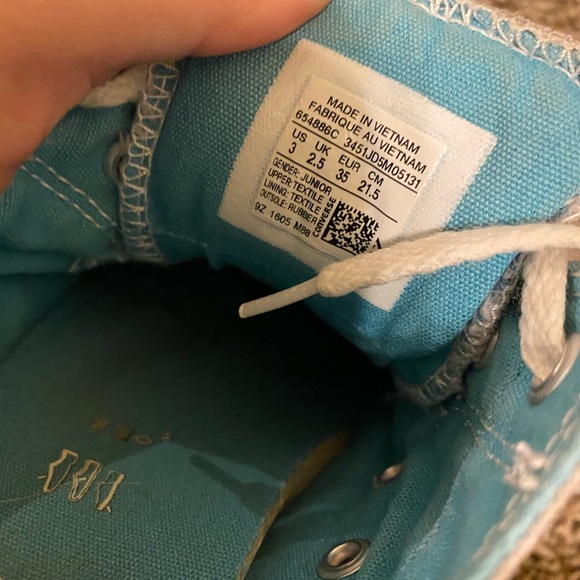 Converse - Picture 3 of 3